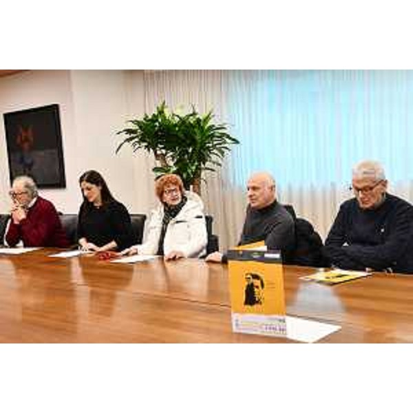 Un momento della conferenza stampa con il tavolo dei relatori. - Un momento della conferenza stampa con il tavolo dei relatori.