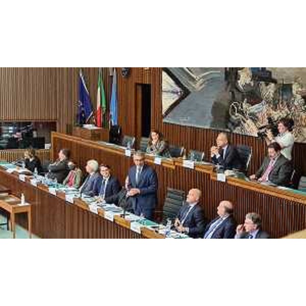 lassessore regionale alla Sicurezza Pierpaolo Roberti nel corso del convegno "I beni confiscati alla criminalità", organizzato dallOsservatorio regionale antimafia e dal Consiglio regionale, al quale hanno partecipato, tra gli altri, il procuratore capo della Procura della Repubblica di Trieste Antonio De Nicolo, il sottosegretario del Ministero dellInterno Emanuele Prisco, il prefetto di Trieste Annunziato Vardè, il presidente del Consiglio regionale Piero Mauro Zanin, il presidente dellOsservatorio antimafia Enrico Sbriglia, i professori Gian Paolo Dolso, Elena DOrlando e Giuseppe Mosconi delle università di Trieste, Udine e Padova, il presidente di Anci Fvg Dorino Favot. - lassessore regionale alla Sicurezza Pierpaolo Roberti nel corso del convegno "I beni confiscati alla criminalità", organizzato dallOsservatorio regionale antimafia e dal Consiglio regionale, al quale hanno partecipato, tra gli altri, il procuratore capo della Procura della Repubblica di Trieste Antonio De Nicolo, il sottosegretario del Ministero dellInterno Emanuele Prisco, il prefetto di Trieste Annunziato Vardè, il presidente del Consiglio regionale Piero Mauro Zanin, il presidente dellOsservatorio antimafia Enrico Sbriglia, i professori Gian Paolo Dolso, Elena DOrlando e Giuseppe Mosconi delle università di Trieste, Udine e Padova, il presidente di Anci Fvg Dorino Favot. 