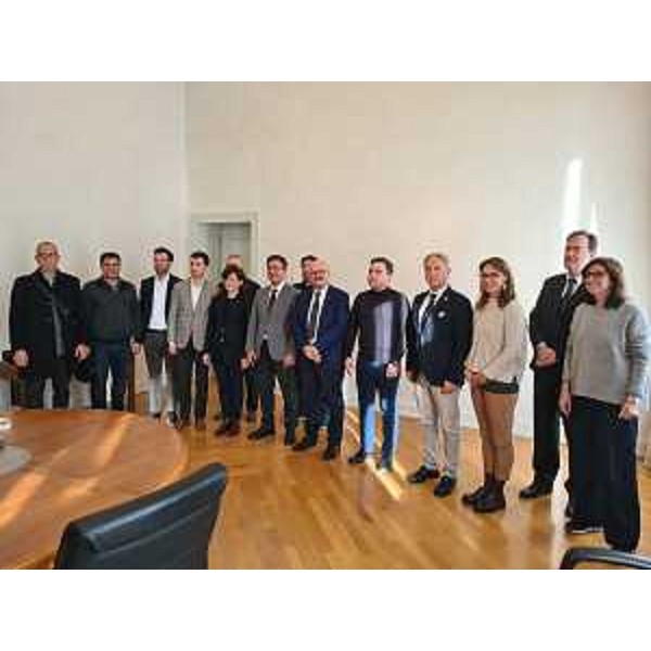 La delegazione turca in visita a Trieste (al centro l'assessore Callari) - La delegazione turca in visita a Trieste (al centro l'assessore Callari)