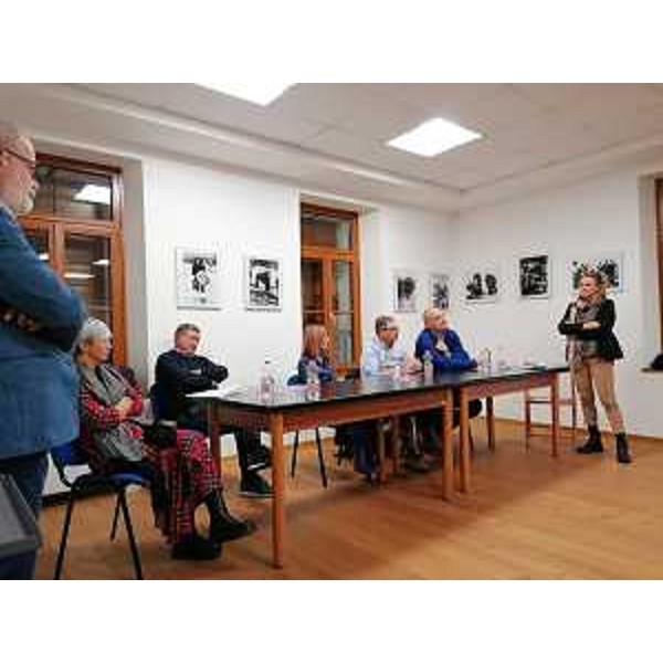 L'assessore Stefano Zannier, al centro nel tavolo, all'incontro con la Magnifica Comunità di montagna delle Dolomiti Friulane a Tramonti di Sotto - L'assessore Stefano Zannier, al centro nel tavolo, all'incontro con la Magnifica Comunità di montagna delle Dolomiti Friulane a Tramonti di Sotto