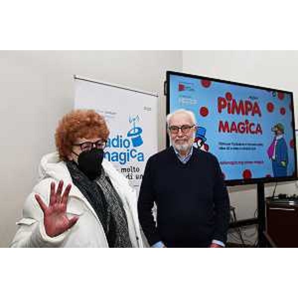 L'assessore regionale alla Cultura Tiziana Gibelli e Francesco Tullio Altan - L'assessore regionale alla Cultura Tiziana Gibelli e Francesco Tullio Altan