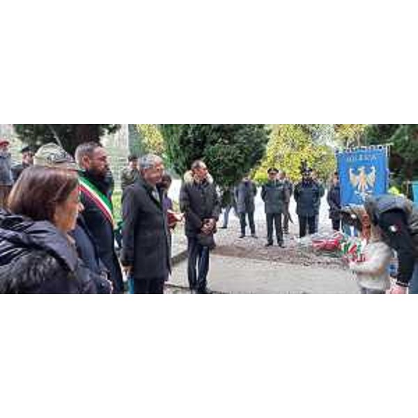 Un altro omaggio ai Caduti: il presidente Zanin è al centro, accanto al sindaco di Aquileia, Emanuele Zorino - Un altro omaggio ai Caduti: il presidente Zanin è al centro, accanto al sindaco di Aquileia, Emanuele Zorino