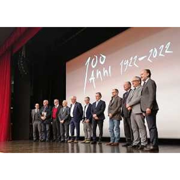 L'assessore regionale Stefano Zannier all'evento conclusivo del centenario della Scuola mosaicisti del Friuli al teatro Miotto di Splimbergo - L'assessore regionale Stefano Zannier all'evento conclusivo del centenario della Scuola mosaicisti del Friuli al teatro Miotto di Splimbergo