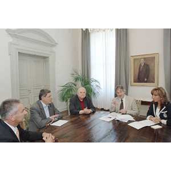 Renzo Tondo (Presidente Friuli Venezia Giulia) incontra Alvaro Cardin (Presidente Unionfiere FVG e Fiera Pordenone), Sergio Zannirato (Presidente Udine e Gorizia Fiere) e Fulvio Bronzi (Presidente Fiera Trieste), nella sede della Regione a Trieste. (Trieste 11/07/08)