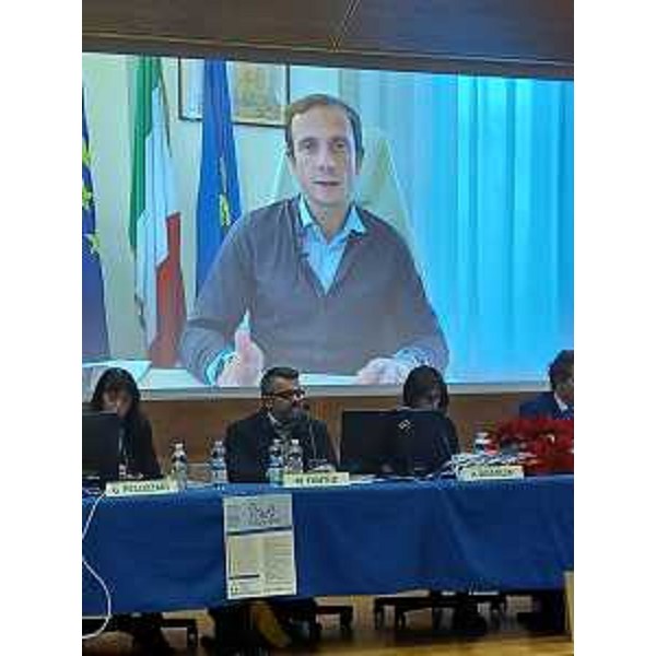 Un momento del convegno con il video messaggio del governatore Massimiliano Fedriga. - Un momento del convegno con il video messaggio del governatore Massimiliano Fedriga.