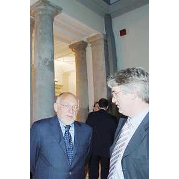 Renzo Tondo (Presidente Friuli Venezia Giulia) e Vittorio Zucconi (Giornalista) nel corso del Premio Luchetta 2008, nella sede della Regione a Trieste. (Trieste 12/07/08)
