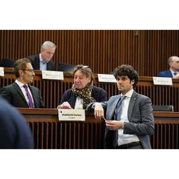 Il relatore Simone Polesello (a dx in piedi) con due colleghi leghisti, Stefano Mazzolini e Danilo Slokar - Il relatore Simone Polesello (a dx in piedi) con due colleghi leghisti, Stefano Mazzolini e Danilo Slokar