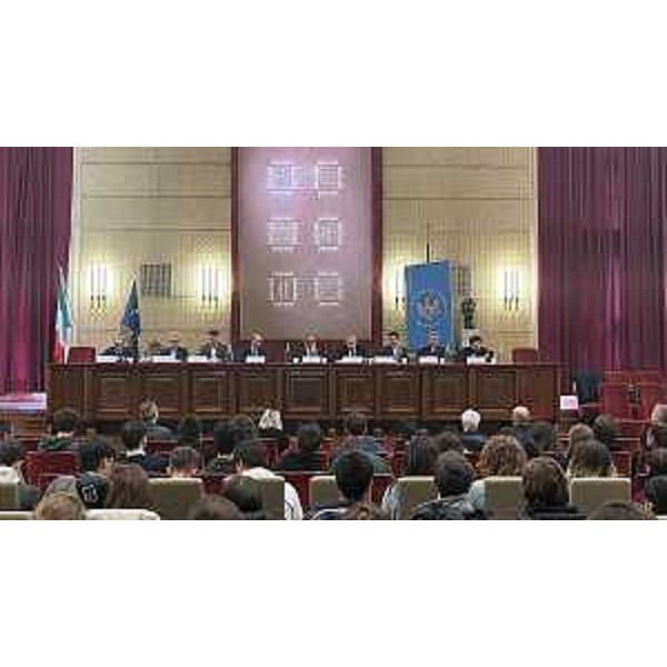 Il presidente del Consiglio regionale, Piero Mauro Zanin, assieme ai relatori dell'evento "Il sole, energia per il pianeta" - Il presidente del Consiglio regionale, Piero Mauro Zanin, assieme ai relatori dell'evento "Il sole, energia per il pianeta"