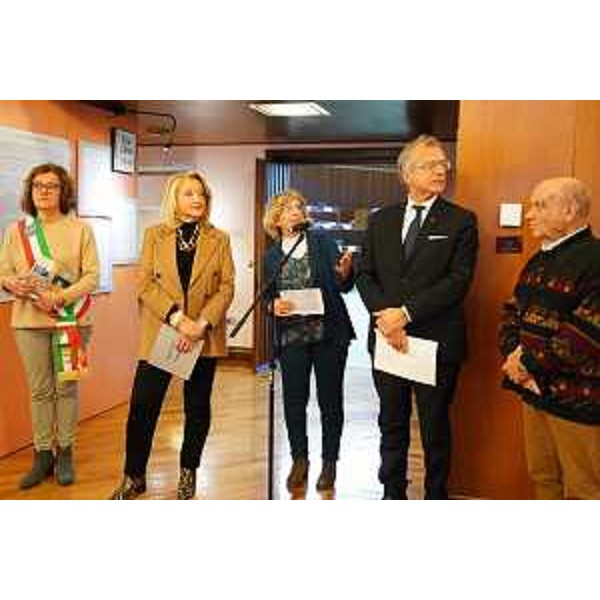 L'assessore alla Cultura di Maniago, Anna Olivetto, Annamaria Poggioli, la presidente Emma Giacomello, il presidente Piero Mauro Zanin, Tiberio Giurissevich - L'assessore alla Cultura di Maniago, Anna Olivetto, Annamaria Poggioli, la presidente Emma Giacomello, il presidente Piero Mauro Zanin, Tiberio Giurissevich