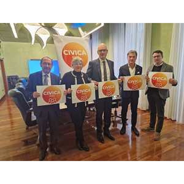 Gli intervenuti alla presentazione, tra i quali i consiglieri regionali Tiziano Centis e Simona Liguori - Gli intervenuti alla presentazione, tra i quali i consiglieri regionali Tiziano Centis e Simona Liguori