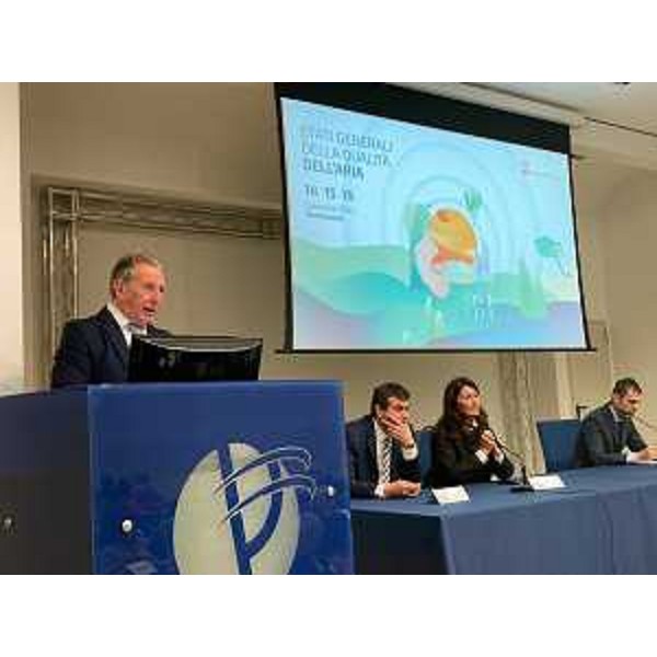 L'intervento dell'assessore regionale per la Difessa del'ambiente Fabio Scoccimarro nel corso degli Stati generali sulla qualità dell'aria tenutisi a Pordenone - L'intervento dell'assessore regionale per la Difessa del'ambiente Fabio Scoccimarro nel corso degli Stati generali sulla qualità dell'aria tenutisi a Pordenone