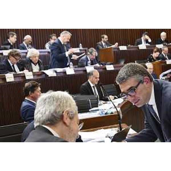 L'assessore Roberti durante la seduta di Consiglio regionale - L'assessore Roberti durante la seduta di Consiglio regionale