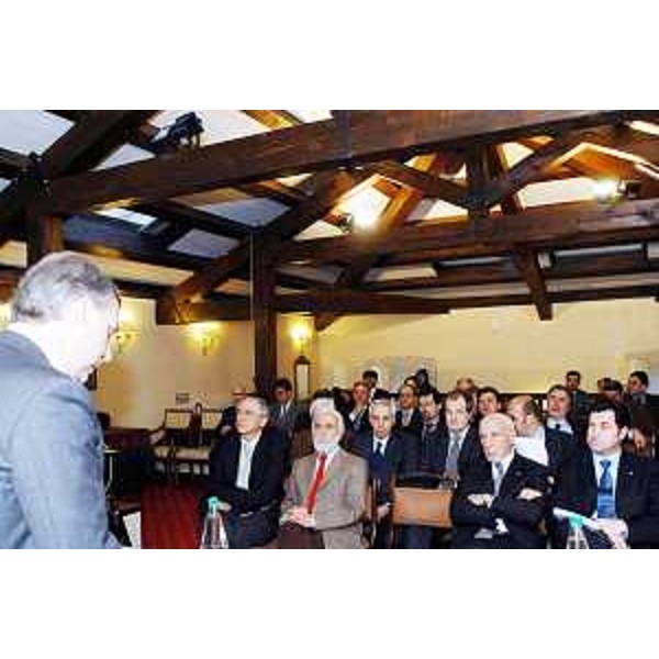 Augusto Antonucci (Assessore regionale Finanze) e Franco Iacop (Assessore regionale Autonomie locali) al Convegno "Telecomunicazioni, società dell'informazione e sistema Regione: prospettive e metodi di approccio" a Udine. (Udine 27/02/04)