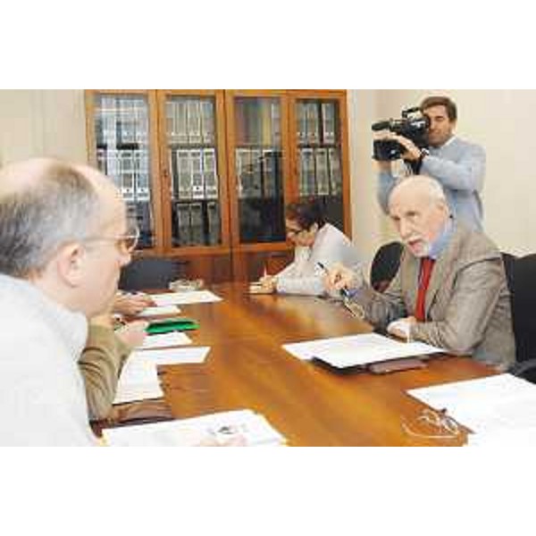 Augusto Antonucci (Assessore regionale Patrimonio e Servizi generali) incontra rappresentanti di Associazioni ambientaliste a Trieste. (Trieste 24/03/04)