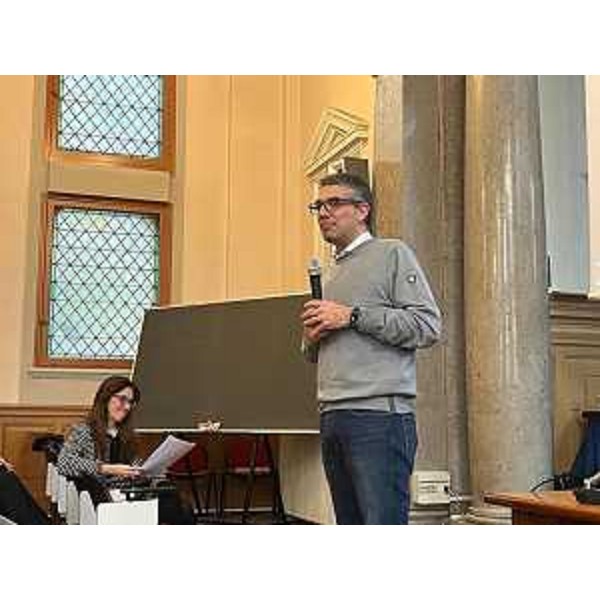 Lassessore regionale alle Autonomie locali Pierpaolo Roberti durante la cerimonia di consegna dei riconoscimenti agli studenti più meritevoli del Liceo Classico e Linguistico Francesco Petrarca di Trieste. - Lassessore regionale alle Autonomie locali Pierpaolo Roberti durante la cerimonia di consegna dei riconoscimenti agli studenti più meritevoli del Liceo Classico e Linguistico Francesco Petrarca di Trieste.