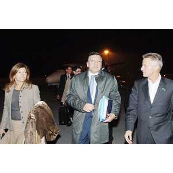 Riccardo Illy (Presidente Regione Friuli Venezia Giulia) riceve Josè Manuel Barroso (Presidente Commissione Europea) e signora all'aeroporto. (Trieste 08/11/07)