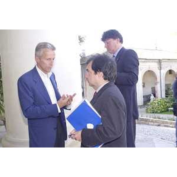Riccardo Illy (Presidente Friuli Venezia Giulia), Angelo Baiguera (Portavoce Illy) e Renato Brunetta (Parlamentare europeo) al Convegno "Nuove frontiere dell'internazionalizzazione: sfide e prospettive per la competitività delle PMI" promosso da Aspen Italia a Crocetta del Montello/Treviso. (Crocetta del Montello/TV 20/09/04)