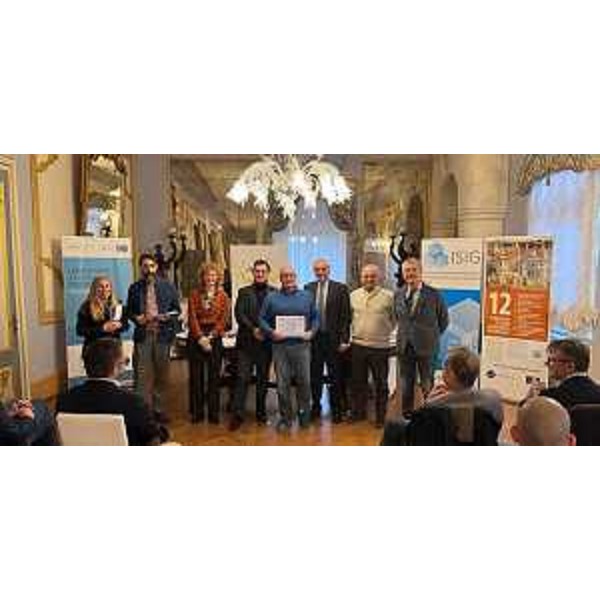 Il presidente del Cr Fvg, Piero Mauro Zanin, insieme alle altre autorità presenti al castello di Spessa - Il presidente del Cr Fvg, Piero Mauro Zanin, insieme alle altre autorità presenti al castello di Spessa