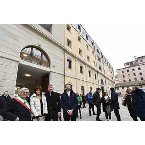L'assessore Rosolen con il sindaco di Udine Pietro Fontanini e i titolari di Fur veicolo 2 Gabriele Ritossa e Alessandro Pedone - L'assessore Rosolen con il sindaco di Udine Pietro Fontanini e i titolari di Fur veicolo 2 Gabriele Ritossa e Alessandro Pedone 
