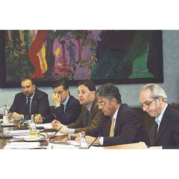 Roberto Cosolini (Assessore regionale Lavoro), Ezio Beltrame (Assessore regionale Salute), Lodovico Sonego (Assessore regionale Trasporti), Roberto Antonaz (Assessore regionale Cultura) e Gianni Pecol Cominotto (Assessore regionale Personale) nel corso dei lavori di Giunta, a Udine. (Udine 27/02/04)