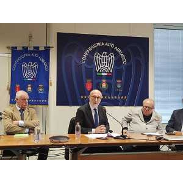 Al centro il vicegovernatore Riccardi - Al centro il vicegovernatore Riccardi