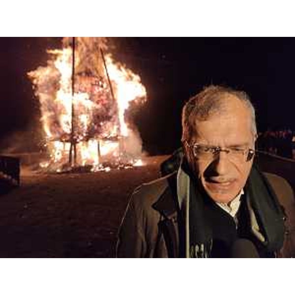 Il presidente Zanin a Tarcento, davanti al fuoco del Pignarul grant - Il presidente Zanin a Tarcento, davanti al fuoco del Pignarul grant