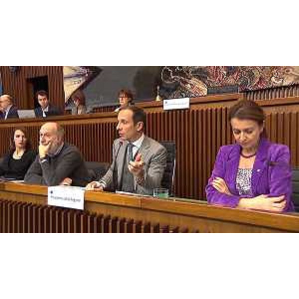 Il governatore del Fvg, Massimiliano Fedriga, durante l'audizione. Al suo fianco, il vicegovernatore Riccardo Riccardi e la presidente della IV Commissione, Mara Piccin - Il governatore del Fvg, Massimiliano Fedriga, durante l'audizione. Al suo fianco, il vicegovernatore Riccardo Riccardi e la presidente della IV Commissione, Mara Piccin