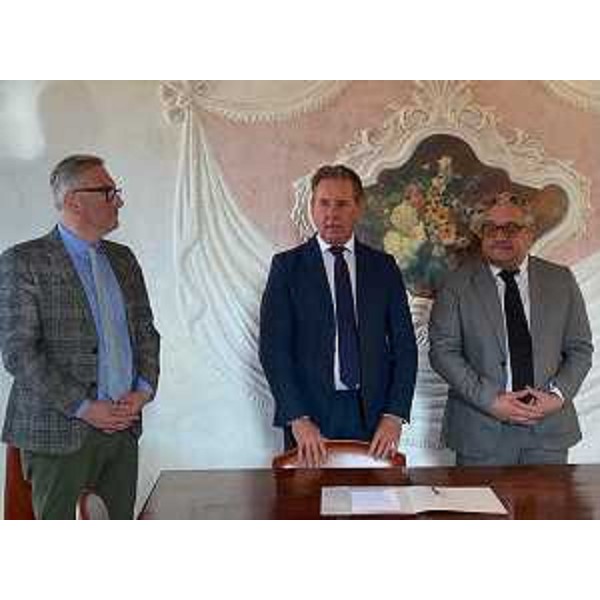 L'assessore regionale alla Difesa dell'Ambiente Fabio Scoccimarro illustra i contenuti del protocollo firmato oggi a Spilimbergo - L'assessore regionale alla Difesa dell'Ambiente Fabio Scoccimarro illustra i contenuti del protocollo firmato oggi a Spilimbergo