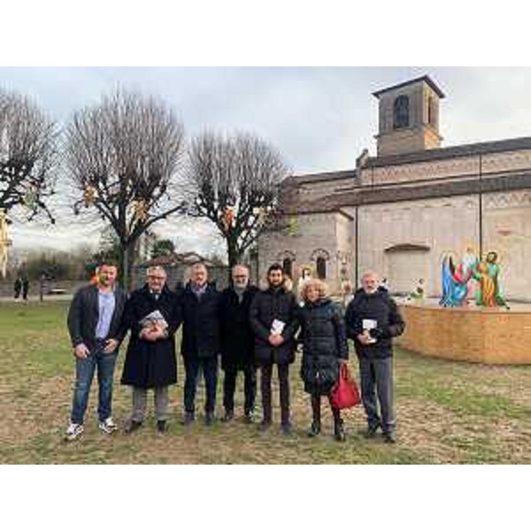 Da sx: l'assessore del Comune di Spilimbergo Armando Spagnolo, il sindaco Emanuele Sarcinelli, il presidente del Consiglio regionale Piero Mauro Zanin, il consigliere regionale Emanuele Zanon, l'ideatore del progetto Michelangelo Serena, la vicesindaca Ester Filipuzzi e l'artista Alessandro Serena - Da sx: l'assessore del Comune di Spilimbergo Armando Spagnolo, il sindaco Emanuele Sarcinelli, il presidente del Consiglio regionale Piero Mauro Zanin, il consigliere regionale Emanuele Zanon, l'ideatore del progetto Michelangelo Serena, la vicesindaca Ester Filipuzzi e l'artista Alessandro Serena