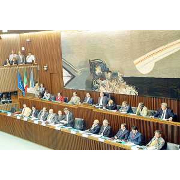 Prima seduta di Consiglio regionale a cui partecipa anche Riccardo Illy (Presidente Friuli Venezia Giulia). (Trieste 01/07/03) 