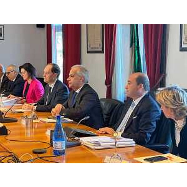 La riunione del Comitato per l'Ordine e la Sicurezza pubblica convocata dal prefetto di Trieste Pietro Signoriello, alla quale hanno partecipato, tra gli altri, il ministro Piantedosi e il ministro per i Rapporti con il Parlamento Luca Ciriani, il viceministro della transizione ecologica Vannia Gava, il governatore del Friuli Venezia Giulia Massimiliano Fedriga e l'assessore alla sicurezza Pierpaolo Roberti e il sindaco di Trieste Roberto Dipiazza. - La riunione del Comitato per l'Ordine e la Sicurezza pubblica convocata dal prefetto di Trieste Pietro Signoriello, alla quale hanno partecipato, tra gli altri, il ministro Piantedosi e il ministro per i Rapporti con il Parlamento Luca Ciriani, il viceministro della transizione ecologica Vannia Gava, il governatore del Friuli Venezia Giulia Massimiliano Fedriga e l'assessore alla sicurezza Pierpaolo Roberti e il sindaco di Trieste Roberto Dipiazza.