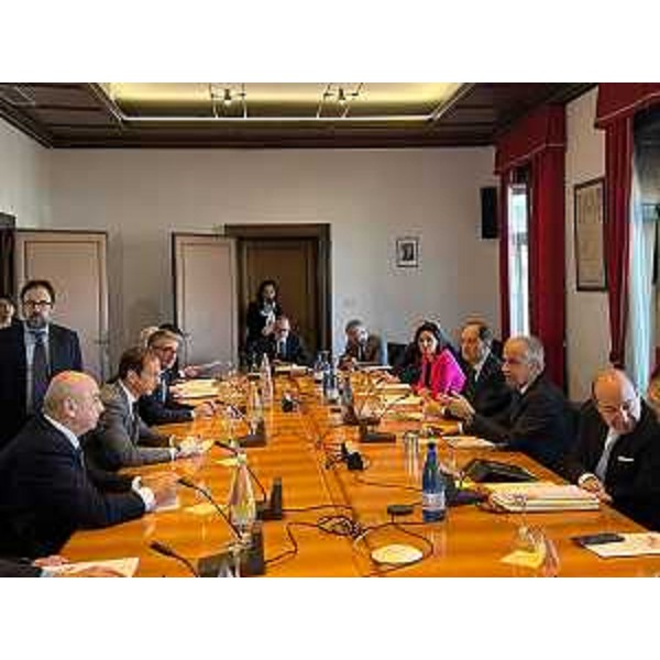 La riunione del Comitato per l'Ordine e la Sicurezza pubblica convocata dal prefetto di Trieste Pietro Signoriello, alla quale hanno partecipato, tra gli altri, il ministro Piantedosi e il ministro per i Rapporti con il Parlamento Luca Ciriani, il viceministro della transizione ecologica Vannia Gava, il governatore del Friuli Venezia Giulia Massimiliano Fedriga e l'assessore alla sicurezza Pierpaolo Roberti e il sindaco di Trieste Roberto Dipiazza. - La riunione del Comitato per l'Ordine e la Sicurezza pubblica convocata dal prefetto di Trieste Pietro Signoriello, alla quale hanno partecipato, tra gli altri, il ministro Piantedosi e il ministro per i Rapporti con il Parlamento Luca Ciriani, il viceministro della transizione ecologica Vannia Gava, il governatore del Friuli Venezia Giulia Massimiliano Fedriga e l'assessore alla sicurezza Pierpaolo Roberti e il sindaco di Trieste Roberto Dipiazza.