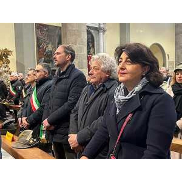 Mariagrazia Santoro e Cristiano Shaurli (Pd) nel Duomo di Cividale (in mezzo il leghista Elia Miani) - Mariagrazia Santoro e Cristiano Shaurli (Pd) nel Duomo di Cividale (in mezzo il leghista Elia Miani)