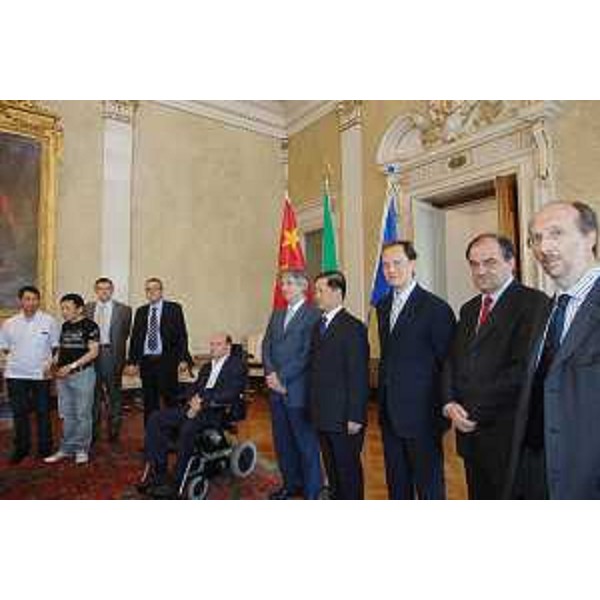 Renzo Tondo (Presidente Friuli Venezia Giulia) e alcuni assessori regionali ricevono Sun Yuxi (Ambasciatore cinese) nel palazzo della Regione a Trieste. (Trieste 15/07/08)