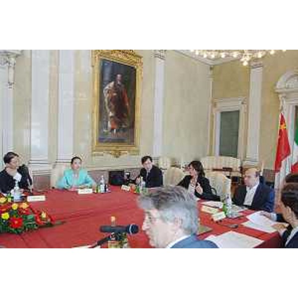 Renzo Tondo (Presidente Friuli Venezia Giulia) e alcuni assessori regionali ricevono Sun Yuxi (Ambasciatore cinese) nel palazzo della Regione a Trieste. (Trieste 15/07/08)