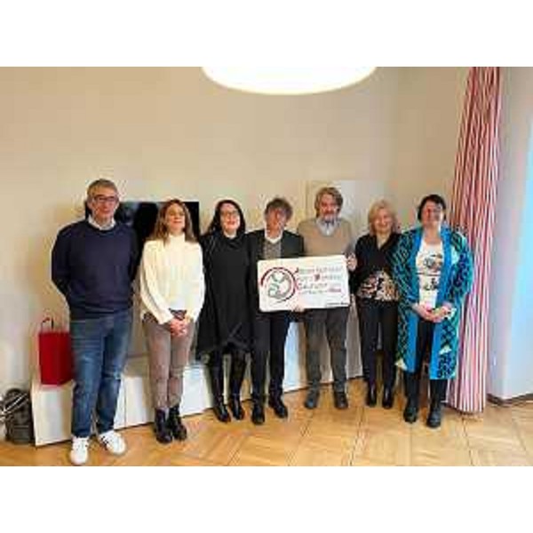 L'assessore Pierpaolo Roberti, il primo da sinistra, insieme ai rappresentanti dell'Associazione bambini chirurgici e di Coop Alleanza 3.0 - L'assessore Pierpaolo Roberti, il primo da sinistra, insieme ai rappresentanti dell'Associazione bambini chirurgici e di Coop Alleanza 3.0