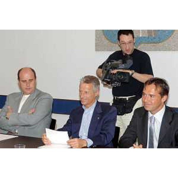 Riccardo Illy (Presidente Regione Friuli Venezia Giulia), Guido Rossi (Responsabile alle relazioni esterne di MTV) e Vittorino Boem (Sindaco Codroipo) alla conferenza stampa MTV Contemporary Beat