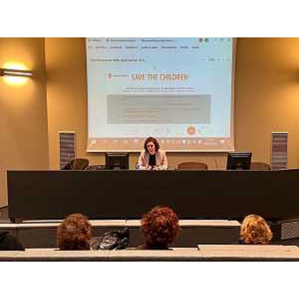 Serena Colautti modera i lavori in sala Tessitori a Trieste - Serena Colautti modera i lavori in sala Tessitori a Trieste