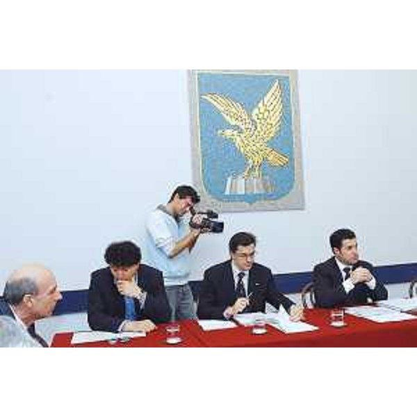 Guido Baggi (Direttore Agenzia Regione Cronache), Angelo Baiguera (Portavoce Illy), Ezio Beltrame (Assessore regionale Salute) e Franco Iacop (Assessore regionale Relazioni internazionali) in conferenza stampa al termine della riunione di Giunta, a Trieste. (Trieste 28/11/03)