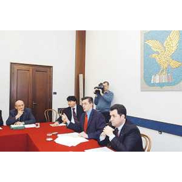 Guido Baggi (Direttore Agenzia Regione Cronache), Angelo Baiguera (Portavoce Illy), Ezio Beltrame (Assessore regionale Salute) e Franco Iacop (Assessore regionale Relazioni internazionali) in conferenza stampa al termine dei lavori di Giunta, a Trieste. (Trieste 06/02/04)