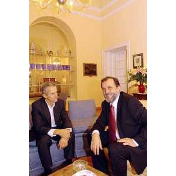 Riccardo Illy (Presidente Friuli Venezia Giulia) e Vuk Draskovic (Ministro Esteri Serbia) a Belgrado. (Belgrado 17/10/04)