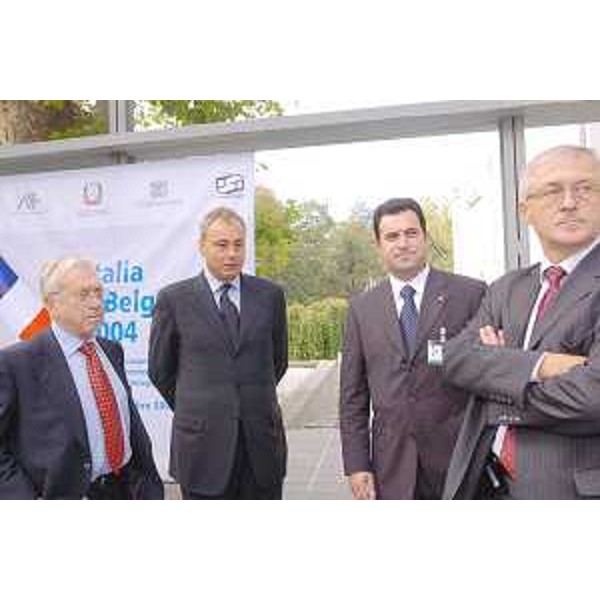 Emilio Terpin (Presidente Finest), Roberto Antonione (Sottosegretario Esteri), Franco Iacop (Assessore regionale Relazioni internazionali) e Ravel Kodric a Belgrado. (Belgrado 18/10/04)