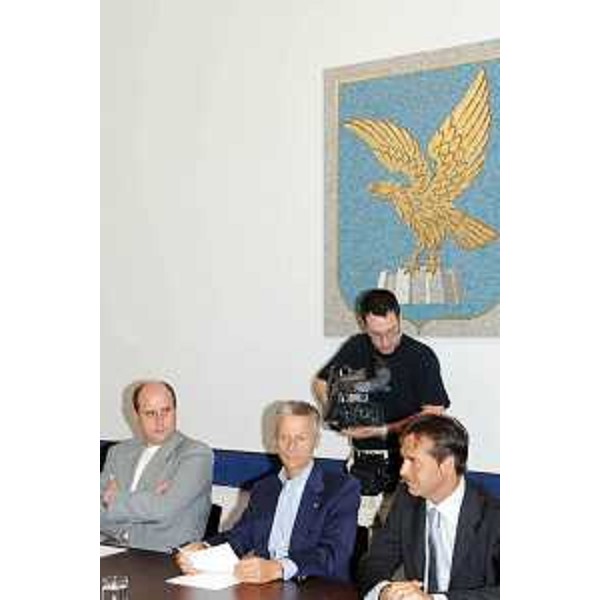 Riccardo Illy (Presidente Regione Friuli Venezia Giulia), Guido Rossi (Responsabile alle relazioni esterne di MTV) e Vittorino Boem (Sindaco Codroipo) alla conferenza stampa MTV Contemporary Beat