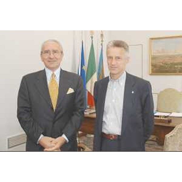 Bruno Scapini (Console generale Italia) e Riccardo Illy (Presidente Friuli Veenzia Giulia) nella sede della Regione a Trieste. (Trieste 03/07/03)