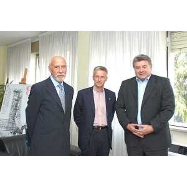 Augusto Antonucci (Assessore regionale Finanze), Riccardo Illy (Presidente Friuli Venezia Giulia) ed Elio De Anna (Presidente Provincia Pordenone) nella sede della Provincia di Pordenone. (Pordenone 08/07/03) 