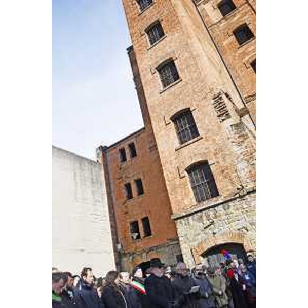 Una fase della cerimonia alla risiera di S. Sabba in occasione del Giorno della memoria - Una fase della cerimonia alla risiera di S. Sabba in occasione del Giorno della memoria