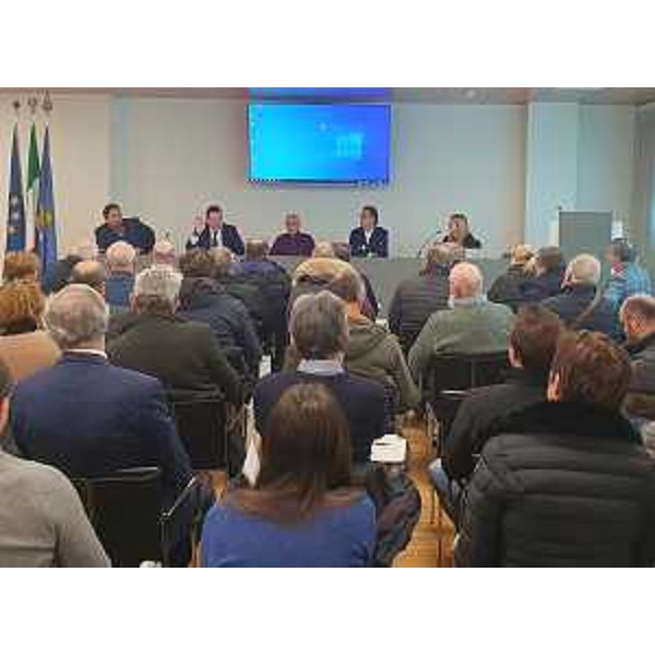 Ancora l'incontro con l'Ana a Udine, con la presenza di Mauro Di Bert e Edy Morandini (Progetto Fvg/Ar) al tavolo dei presentatori - Ancora l'incontro con l'Ana a Udine, con la presenza di Mauro Di Bert e Edy Morandini (Progetto Fvg/Ar) al tavolo dei presentatori