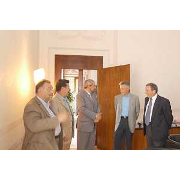 Riccardo Illy (Presidente Friuli Venezia Giulia) con i Rettori degli atenei di Udine, Furio Honsel, e di Trieste, Lucio Delcaro, e il Direttore della Sissa Edoardo Boncinelli a Palazzo Florio a Udine. (Udine 21/07/03) 