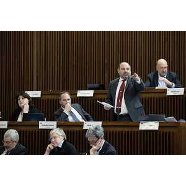 Diego Moretti (Pd) e i banchi del Centrosinistra - Diego Moretti (Pd) e i banchi del Centrosinistra