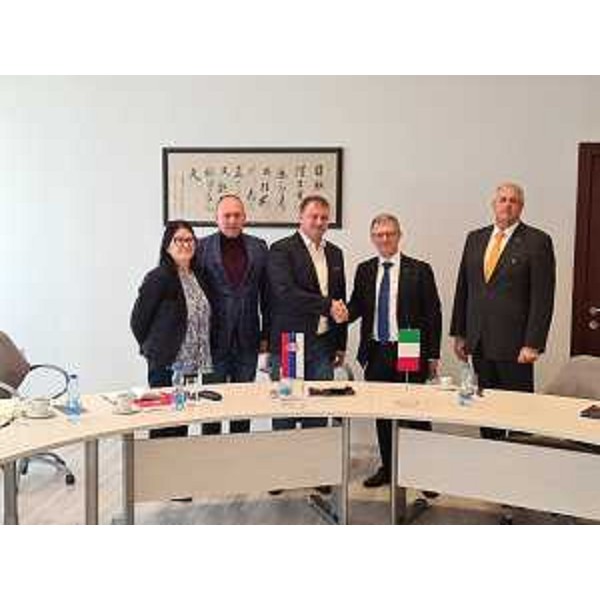 L'assessore Stefano Zannier all'incontro con i vertici della Provincia autonoma di Vojvodina e della Camera di commercio di Novi Sad - L'assessore Stefano Zannier all'incontro con i vertici della Provincia autonoma di Vojvodina e della Camera di commercio di Novi Sad